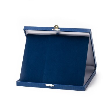 Leather effect plaque box in blue color